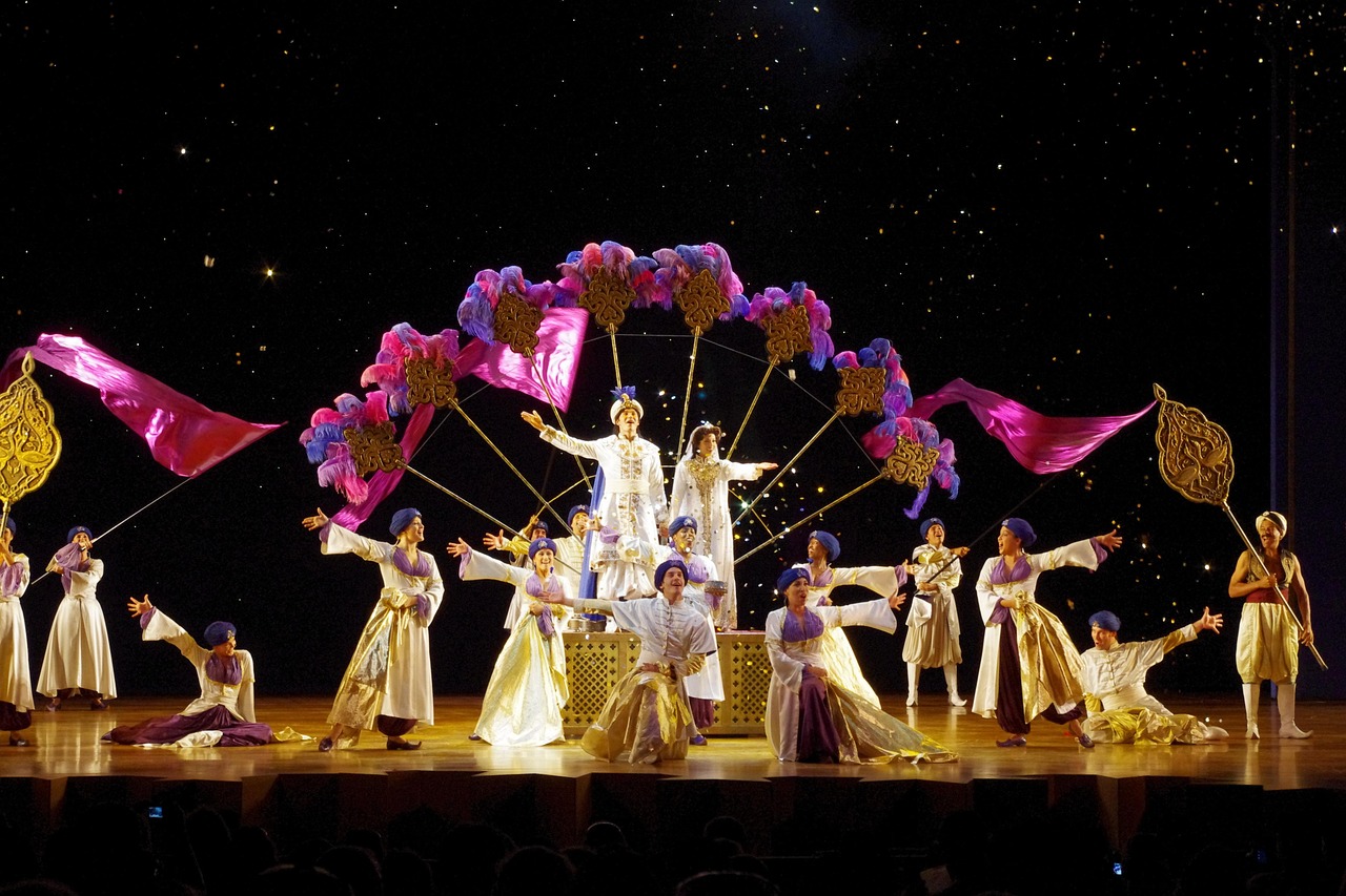 五月星光下的演员史雅欣耀眼神采大放异彩